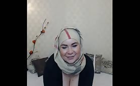 small teaser: muslim girl with fat flat ass
