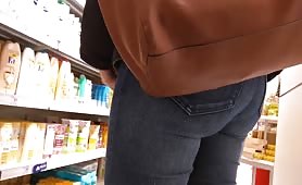 Sexy tight candid jeans ass - 27 - close up