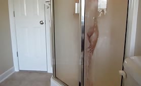 Insanely Hot Teen Taking a Shower for Us