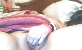 Chubby slut masturbates on cam